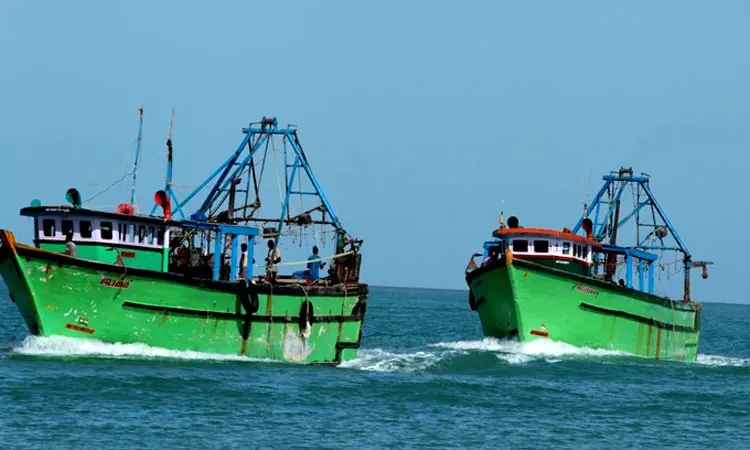 61 நாட்கள் மீன்பிடி தடைக்காலம் முடிந்தது: விசை படகுகளில் உற்சாகமாக கடலுக்குச் சென்ற மீனவர்கள்