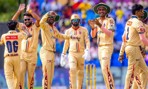 டி.என்.பி.எல். கிரிக்கெட்: கோவை அணியை வீழ்த்தி ஹாட்ரிக் வெற்றி பெற்ற சேப்பாக் சூப்பர் கில்லீஸ் டி.என்.பி.எல். கிரிக்கெட்: கோவை அணியை வீழ்த்தி ஹாட்ரிக் வெற்றி பெற்ற சேப்பாக் சூப்பர் கில்லீஸ்