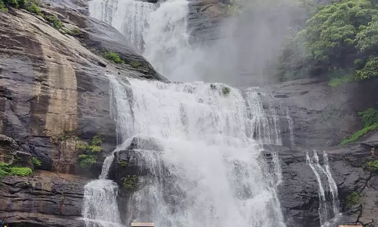குற்றாலம் அருவிகளில் குளிக்க தடை  கனமழை எச்சரிக்கை... ... இன்றைய முக்கிய செய்திகள்.. சில வரிகளில்.. 15-06-2025