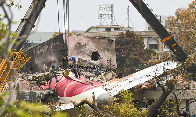 ஆமதாபாத் விமான விபத்து: உடல்களை குடும்பத்தாரிடம்... ... இன்றைய முக்கிய செய்திகள்.. சில வரிகளில்.. 15-06-2025