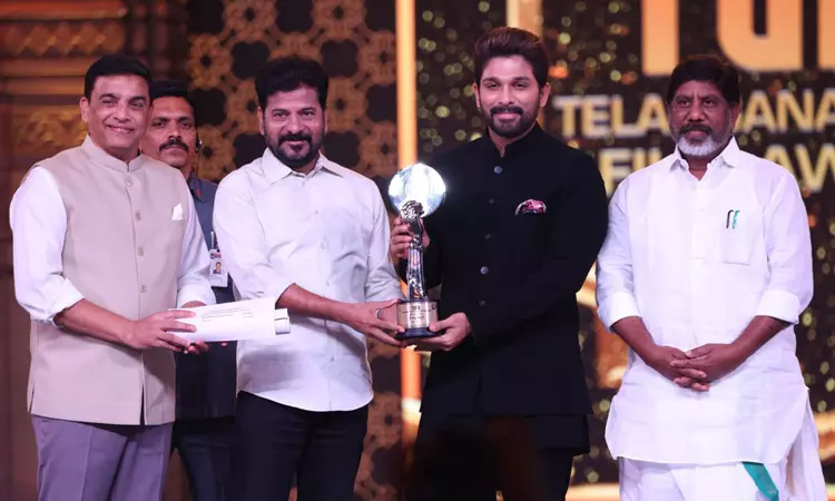 தெலங்கானா திரைப்பட விருது விழா: சிறந்த நடிகர் விருது பெற்ற  அல்லு அர்ஜுன்
