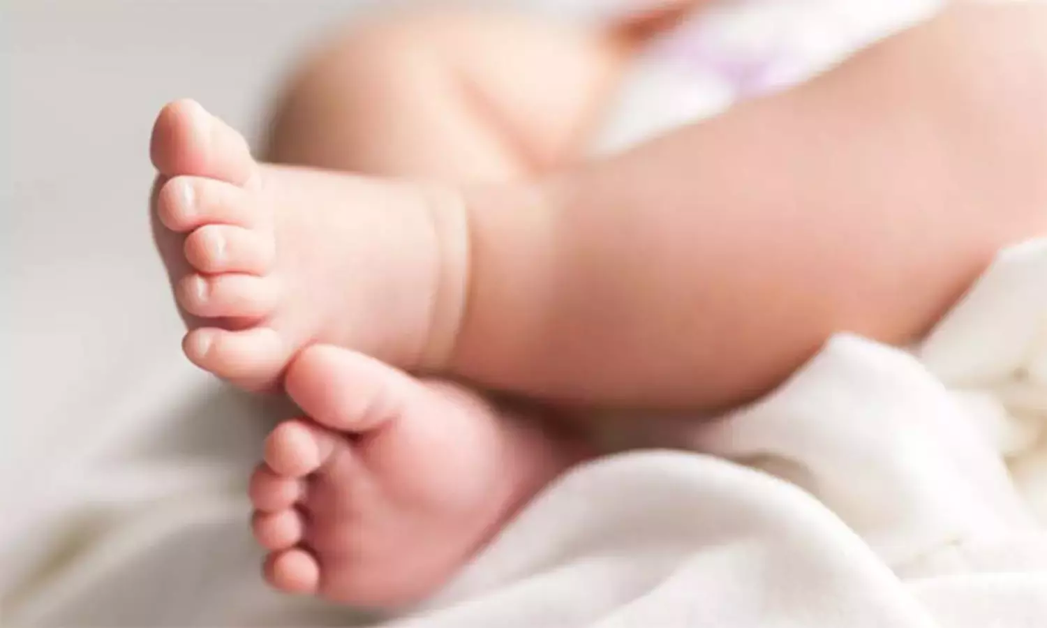 மாட்டு கொட்டகையில் விளையாடி கொண்டிருந்த குழந்தை குருணை மருந்தை தின்று உயிரிழப்பு மாட்டு கொட்டகையில் விளையாடி கொண்டிருந்த குழந்தை குருணை மருந்தை தின்று உயிரிழப்பு