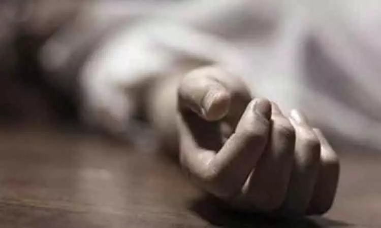 கல்லிடைக்குறிச்சி அருகே திருமணமான 10 மாதங்களில் இளம்பெண் தற்கொலை - உதவி கலெக்டர் விசாரணை