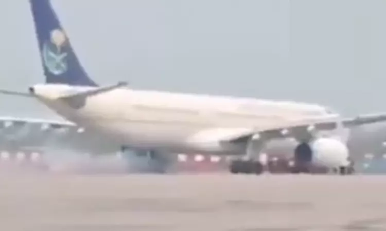 ஹஜ் பயணிகள் வந்த விமானத்தில் தீ உத்தர பிரதேச... ... இன்றைய முக்கிய செய்திகள்.. சில வரிகளில்.. 16-06-2025 ஹஜ் பயணிகள் வந்த விமானத்தில் தீ உத்தர பிரதேச... ... இன்றைய முக்கிய செய்திகள்.. சில வரிகளில்.. 16-06-2025