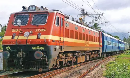 மங்களூரு அருகே மண்சரிவு: நாகர்கோவிலுக்கு 14 மணி நேரம் தாமதமாக வந்தடைந்த ஜாம்நகர் எக்ஸ்பிரஸ் மங்களூரு அருகே மண்சரிவு: நாகர்கோவிலுக்கு 14 மணி நேரம் தாமதமாக வந்தடைந்த ஜாம்நகர் எக்ஸ்பிரஸ்