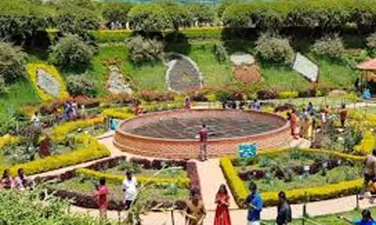 நீலகிரியில் சுற்றுலாத்தலங்கள் தற்காலிகமாக மூடல் நீலகிரியில் சுற்றுலாத்தலங்கள் தற்காலிகமாக மூடல்