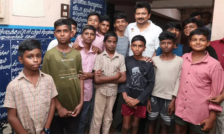விடுதியில் மாணவர்களுடன் கலந்துரையாடிய உதயநிதி ஸ்டாலின்