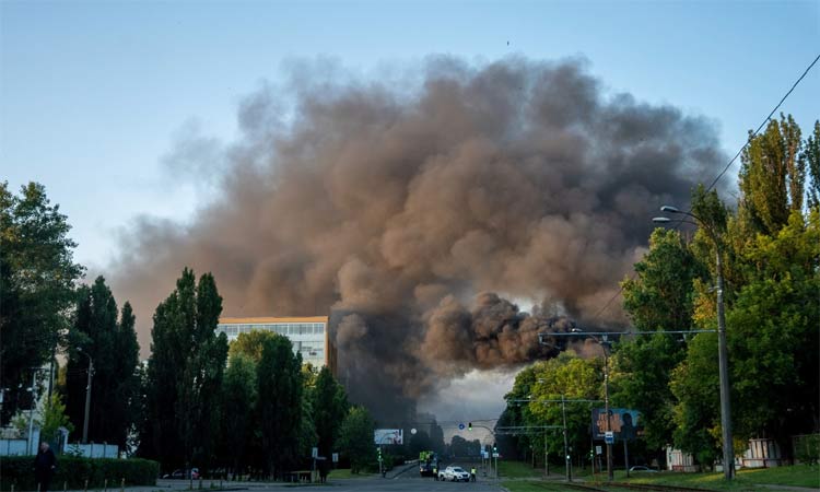 உக்ரைன் மீது ரஷியா தாக்குதல்; 14 பேர் பலி