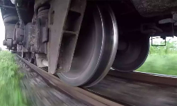 தண்டவாளத்தில் இரும்பு கம்பி - ரெயிலை கவிழ்க்க சதி?