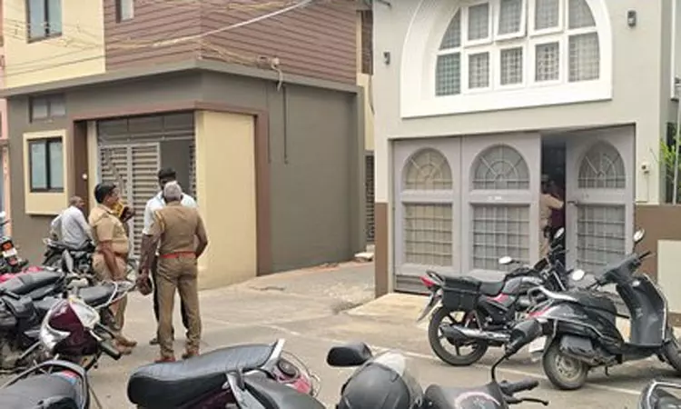 தொழிலதிபர் வீட்டில் கொள்ளை-ஆந்திர காவலர் கைது