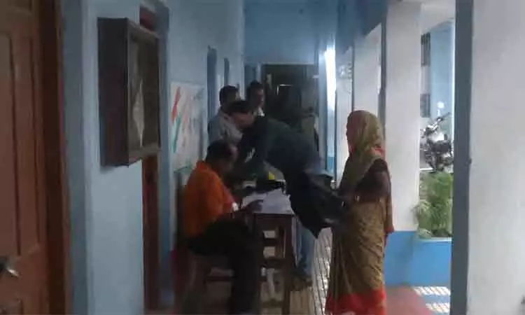 4 மாநிலங்களில் சட்டமன்ற இடைத்தேர்தல்: இன்று வாக்குப்பதிவு 4 மாநிலங்களில் சட்டமன்ற இடைத்தேர்தல்: இன்று வாக்குப்பதிவு