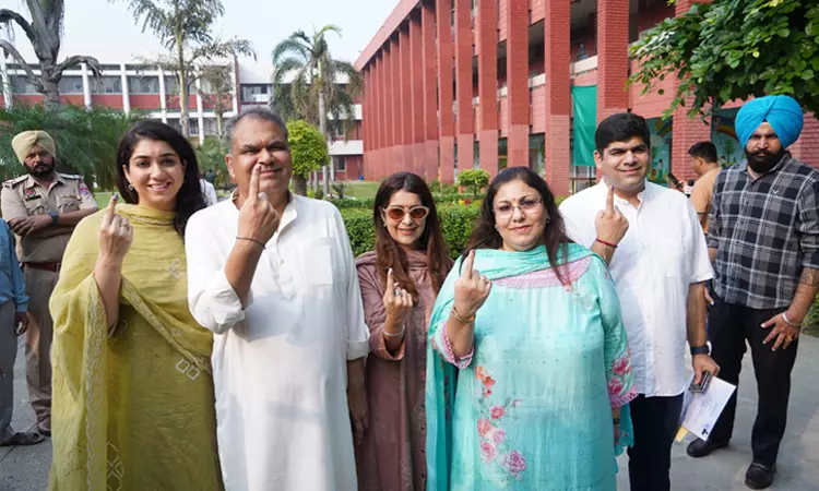 4 மாநில சட்டமன்ற இடைத்தேர்தல்; 5 மணி வரையிலான வாக்கு சதவீத நிலவரம் வெளியீடு 4 மாநில சட்டமன்ற இடைத்தேர்தல்; 5 மணி வரையிலான வாக்கு சதவீத நிலவரம் வெளியீடு