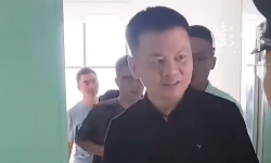 தன் உயிரை துச்சமாக எண்ணி 5 பேரின் உயிரை காப்பாற்றிய இளைஞர்