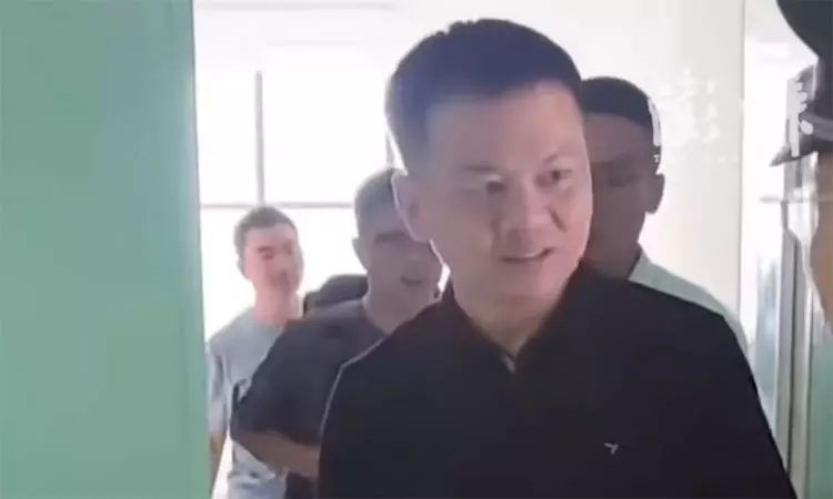 தன் உயிரை துச்சமாக எண்ணி 5 பேரின் உயிரை காப்பாற்றிய இளைஞர்