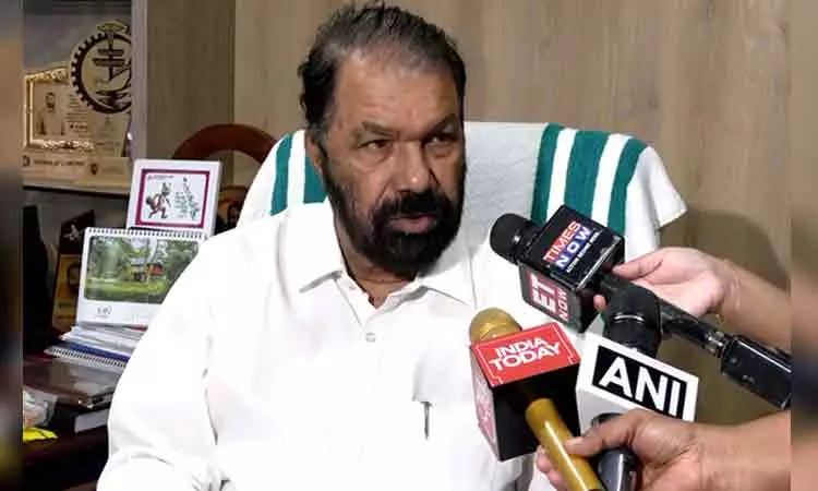 பள்ளி புத்தகங்களில் கவர்னரின் அதிகாரங்கள் குறித்த பாடம் இடம்பெறும் - கேரள அரசு அறிவிப்பு