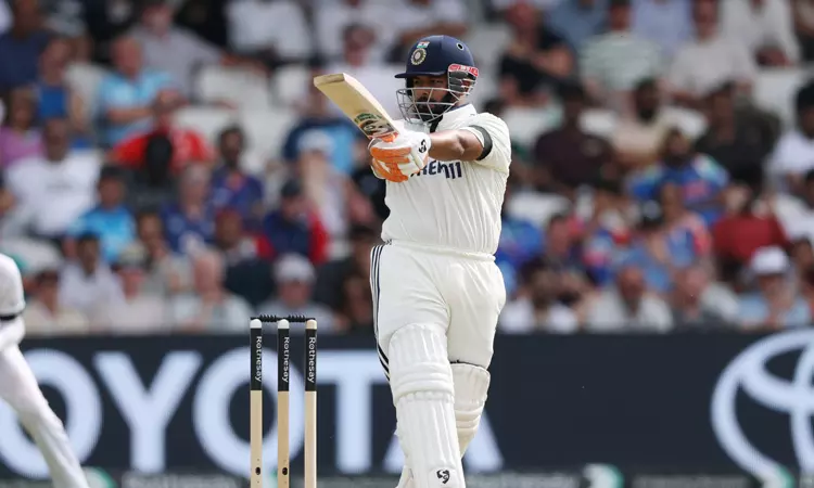 டெஸ்ட் கிரிக்கெட்; தோனியின் சாதனையை முறியடித்த ரிஷப் பண்ட் டெஸ்ட் கிரிக்கெட்; தோனியின் சாதனையை முறியடித்த ரிஷப் பண்ட்