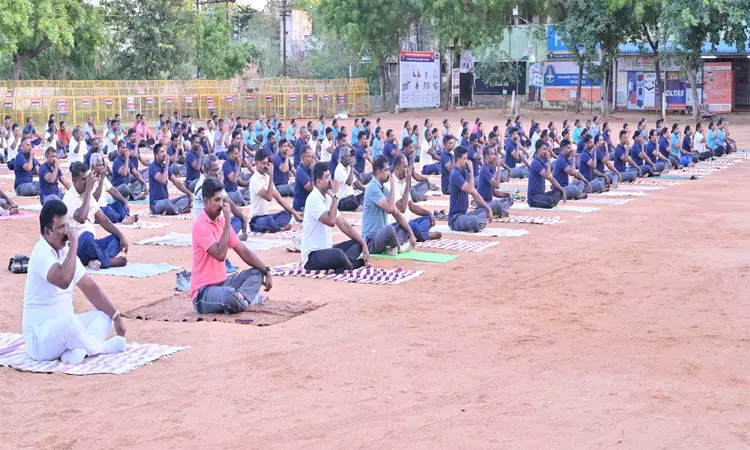 சர்வதேச யோகா தினம்: நெல்லை மாநகர போலீசாருக்கு யோகா பயிற்சி