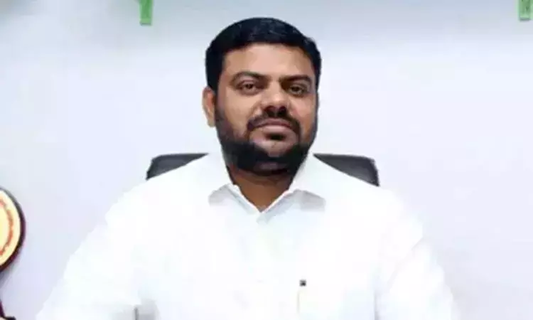 நடுக்கடலில் படகு கவிழ்ந்து விபத்து: மாயமான மீனவரை தேட துரித நடவடிக்கை- எஸ்.டி.பி.ஐ. வலியுறுத்தல் நடுக்கடலில் படகு கவிழ்ந்து விபத்து: மாயமான மீனவரை தேட துரித நடவடிக்கை- எஸ்.டி.பி.ஐ. வலியுறுத்தல்