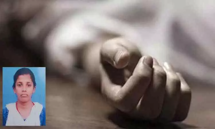 விழுப்புரம்: கல்லூரி மாடியில் இருந்து குதித்து மாணவி தற்கொலை விழுப்புரம்: கல்லூரி மாடியில் இருந்து குதித்து மாணவி தற்கொலை