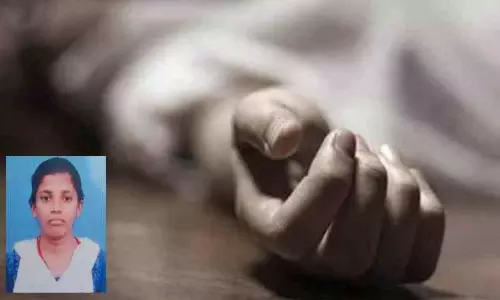 விழுப்புரம்: கல்லூரி மாடியில் இருந்து குதித்து மாணவி தற்கொலை விழுப்புரம்: கல்லூரி மாடியில் இருந்து குதித்து மாணவி தற்கொலை