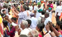 முருக பக்தர்கள் மாநாட்டு திடலில் குவியும் பக்தர்கள்