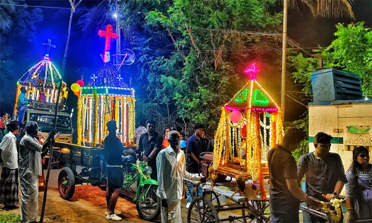 புனித அந்தோணியார் ஆலய திருத்தேர் பவனி புனித அந்தோணியார் ஆலய திருத்தேர் பவனி