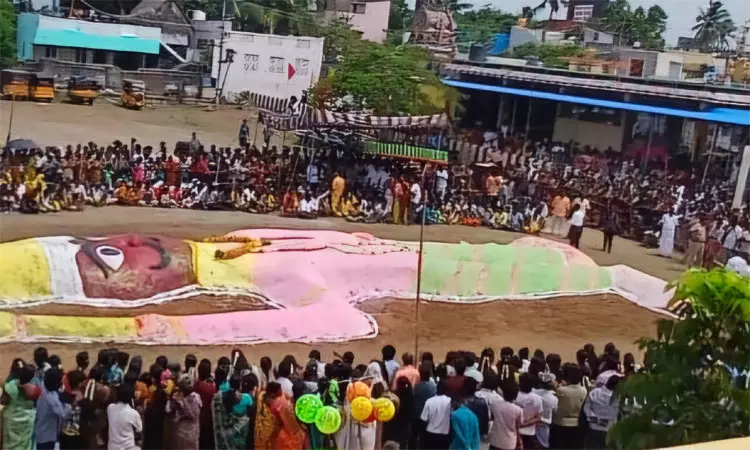 திருப்போரூர் திரௌபதி அம்மன் கோவிலில் துரியோதனன் படுகளம் திருப்போரூர் திரௌபதி அம்மன் கோவிலில் துரியோதனன் படுகளம்