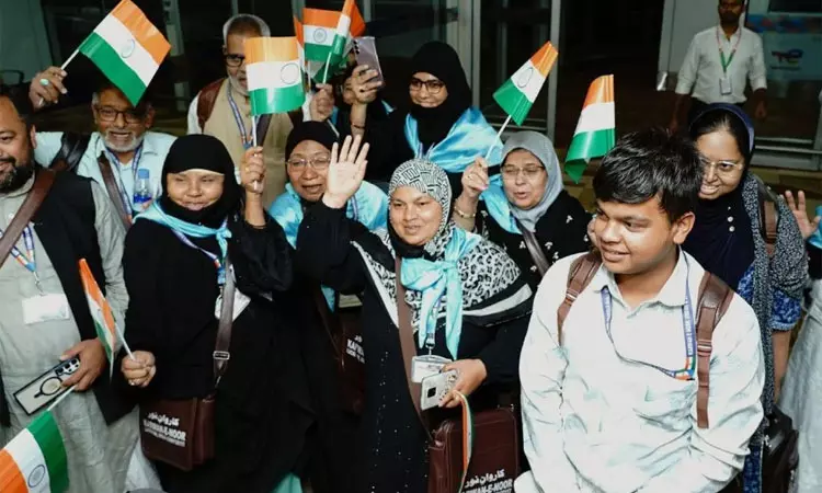 இஸ்ரேலில் இருந்து 160 இந்தியர்கள் மீட்பு இஸ்ரேலில் இருந்து 160 இந்தியர்கள் மீட்பு