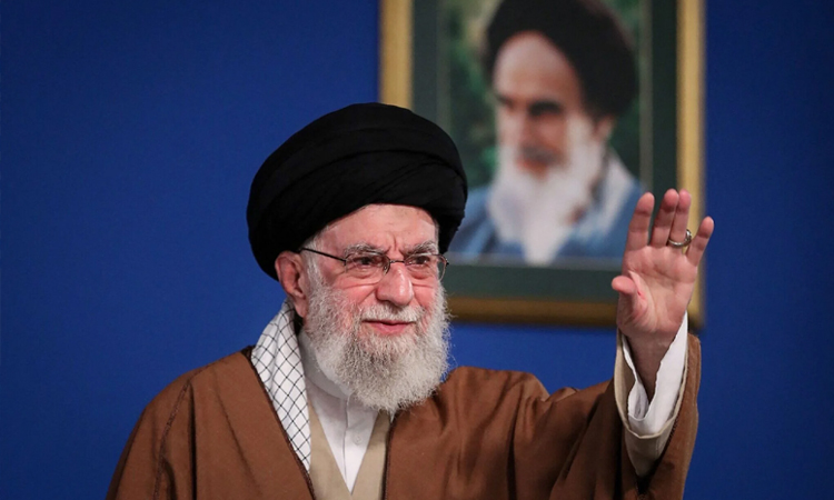 ஈரான் அடிபணியும் நாடு இல்லை:  காமேனி எக்ஸ் பதிவால் பரபரப்பு