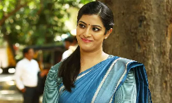 ஹாலிவுட்டில் அறிமுகமாகும் நடிகை வரலட்சுமி