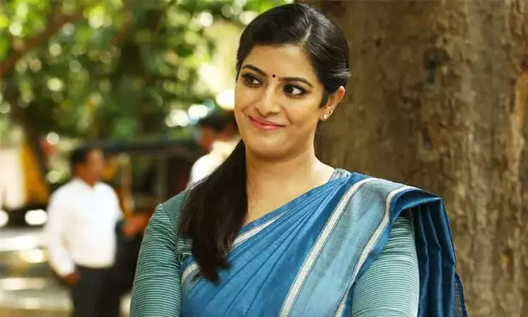 ஹாலிவுட்டில் அறிமுகமாகும் நடிகை வரலட்சுமி