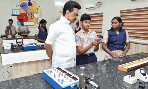 ரூ.13.94 கோடியில் புதிய வகுப்பறை கட்டடங்கள்: முதல்-அமைச்சர் திறந்துவைத்தார் ரூ.13.94 கோடியில் புதிய வகுப்பறை கட்டடங்கள்: முதல்-அமைச்சர் திறந்துவைத்தார்