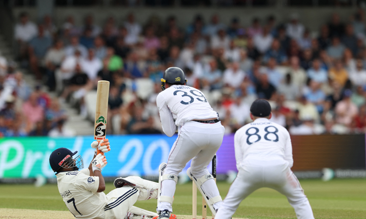 அவரது பேட்டிங்கை இங்கிலாந்து கேப்டன் ஸ்டோக்ஸ் கூட ரசிக்கிறார் - மைக்கேல் வாகன் பாராட்டு