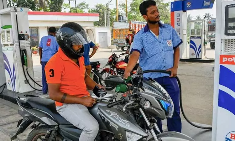 சென்னையில் இன்றைய பெட்ரோல், டீசல் விலை நிலவரம் சென்னையில் இன்றைய பெட்ரோல், டீசல் விலை நிலவரம்