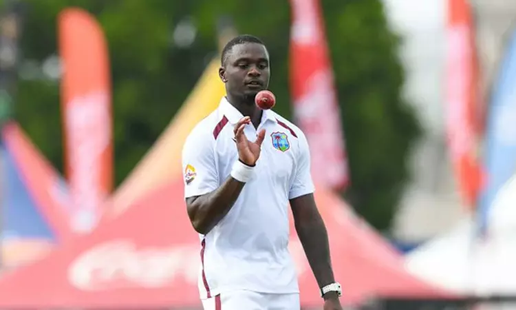 ஆஸி.கேப்டன் கம்மின்சுக்கு எதிராக செய்த சைகை... வெஸ்ட் இண்டீஸ் பவுலருக்கு அபராதம் விதித்த ஐ.சி.சி.