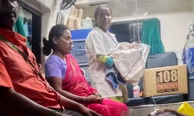 புதுக்கோட்டை: 108 ஆம்புலன்சில் பிறந்த குழந்தை புதுக்கோட்டை: 108 ஆம்புலன்சில் பிறந்த குழந்தை
