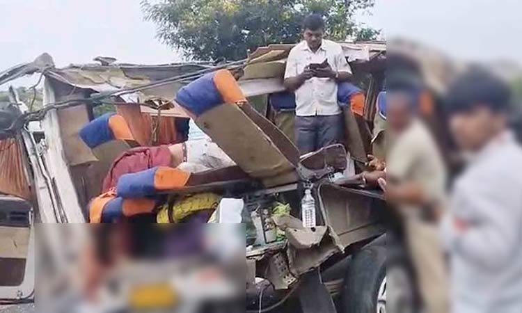 டெம்போ மீது லாரி மோதி 3 பேர் பலி: திருப்பதி கோவிலில் தரிசனம் செய்துவிட்டு திரும்பியபோது சோகம்