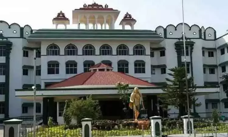 உயிரிழந்த இளைஞர் என்ன பயங்கரவாதியா? - காவல்துறைக்கு மதுரை ஐகோர்ட்டு கிளை சரமாரி கேள்வி