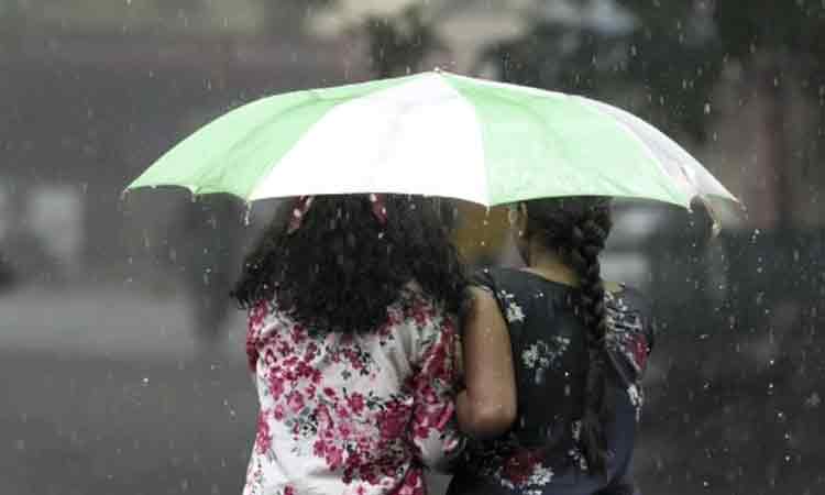 தமிழகத்தில் இன்று இடி, மின்னலுடன் கூடிய மிதமான மழைக்கு வாய்ப்பு தமிழகத்தில் இன்று இடி, மின்னலுடன் கூடிய மிதமான மழைக்கு வாய்ப்பு