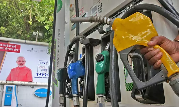 சென்னையில் இன்றைய பெட்ரோல், டீசல் விலை நிலவரம் சென்னையில் இன்றைய பெட்ரோல், டீசல் விலை நிலவரம்