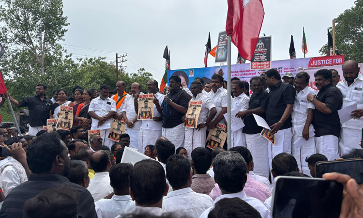 திருப்புவனத்தில் பாஜக - அதிமுக இணைந்து ஆர்ப்பாட்டம்