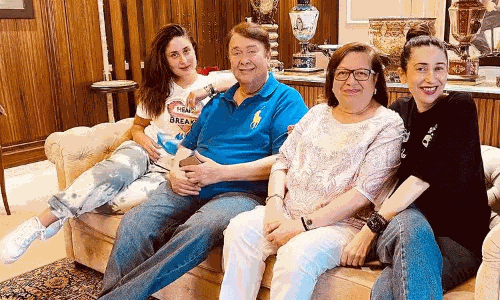 37 வருடங்களுக்கு பிறகு மீண்டும் இணைந்த கரீனா கபூர் பெற்றோர்