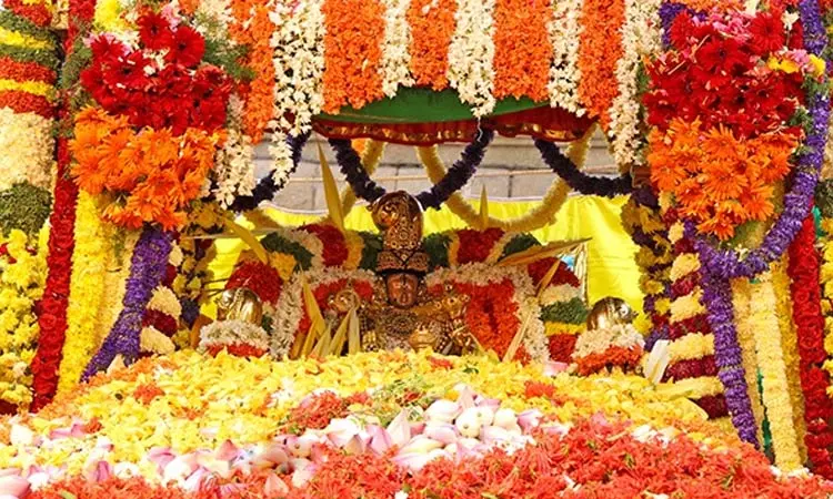 திருப்பதி கோவிந்தராஜ சுவாமி கோவிலில் 3 டன் மலர்களால் புஷ்ப யாகம்