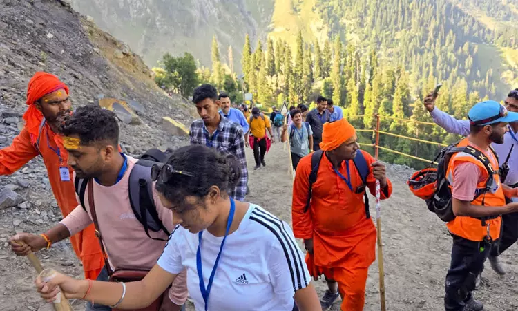 அமர்நாத் புனித யாத்திரை தொடங்கியது - பனிலிங்கத்தை தரிசனம் செய்ய குவியும் பக்தர்கள்