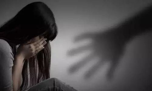 இளம்பெண்ணை பாலியல் வன்கொடுமை செய்ய முயற்சி: ஆசாமி கைது