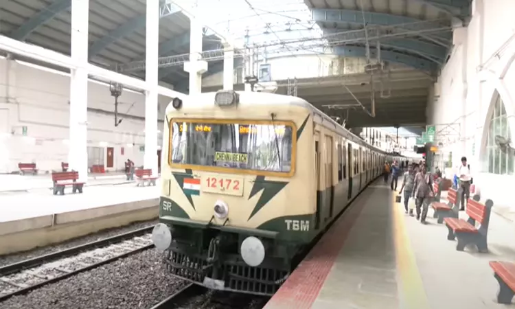 வேளச்சேரி ரெயில் நிலையத்தில் உள்ளரங்கு விளையாட்டுத் திடல் - தெற்கு ரெயில்வே அறிவிப்பு