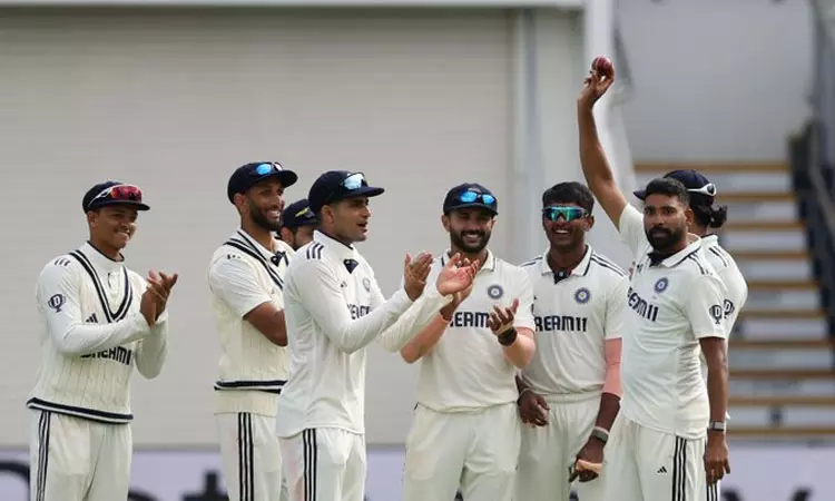 சிராஜ் அபார பந்துவீச்சு... இங்கிலாந்து அணி முதல் இன்னிங்சில் 407 ரன்களில் ஆல் அவுட் சிராஜ் அபார பந்துவீச்சு... இங்கிலாந்து அணி முதல் இன்னிங்சில் 407 ரன்களில் ஆல் அவுட்