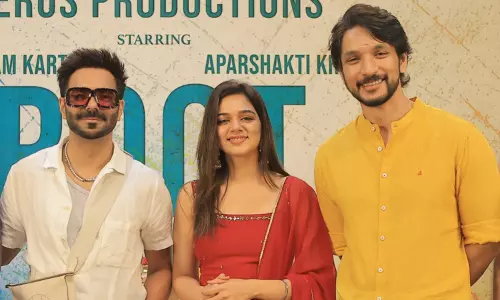 Popular Hindi actor makes his Tamil debut Popular Hindi actor makes his Tamil debut