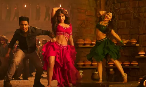Dancing queen Sreeleela sizzles as ‘Viral Vayyari’ Dancing queen Sreeleela sizzles as ‘Viral Vayyari’