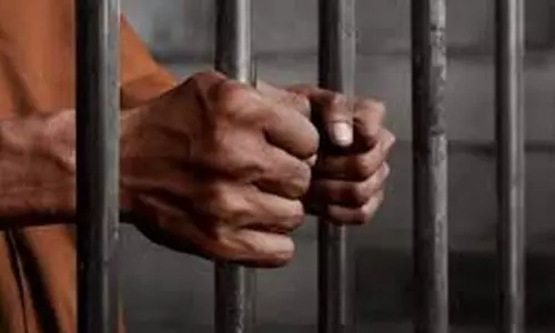 சிறுமியை பாலியல் வன்கொடுமை செய்த முதியவருக்கு 20 ஆண்டுகள் சிறை சிறுமியை பாலியல் வன்கொடுமை செய்த முதியவருக்கு 20 ஆண்டுகள் சிறை